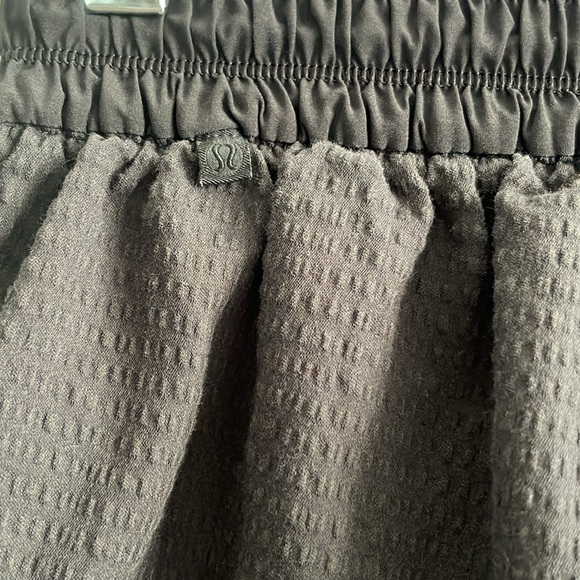 Lululemon Athletica Shorts Size 4 - Picture 3 of 6